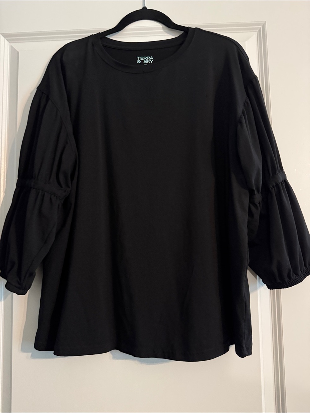 Terra & Sky Black Puff-Sleeve Long Sleeve Top